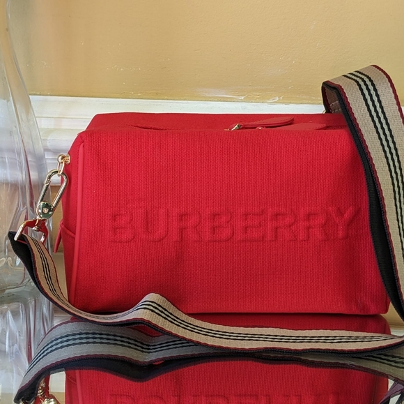 Burberry Pouch converted into to shoulder bag or cross body - Picture 4 of 16